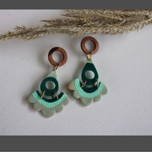 Elegant Green and Brown Dangle Lightweight Earrings
